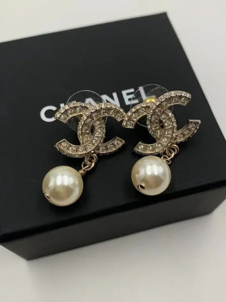 Chanel Cc Logo Earrings Easy Wear Gold Tone